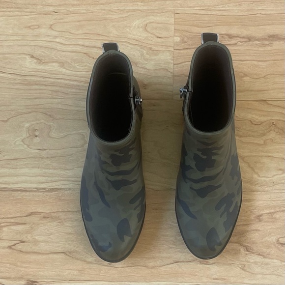 Lucky Brand Basel H20 Camoflage Pull On Rain
Snow Bootie Boots Women's 9 - Picture 3 of 12